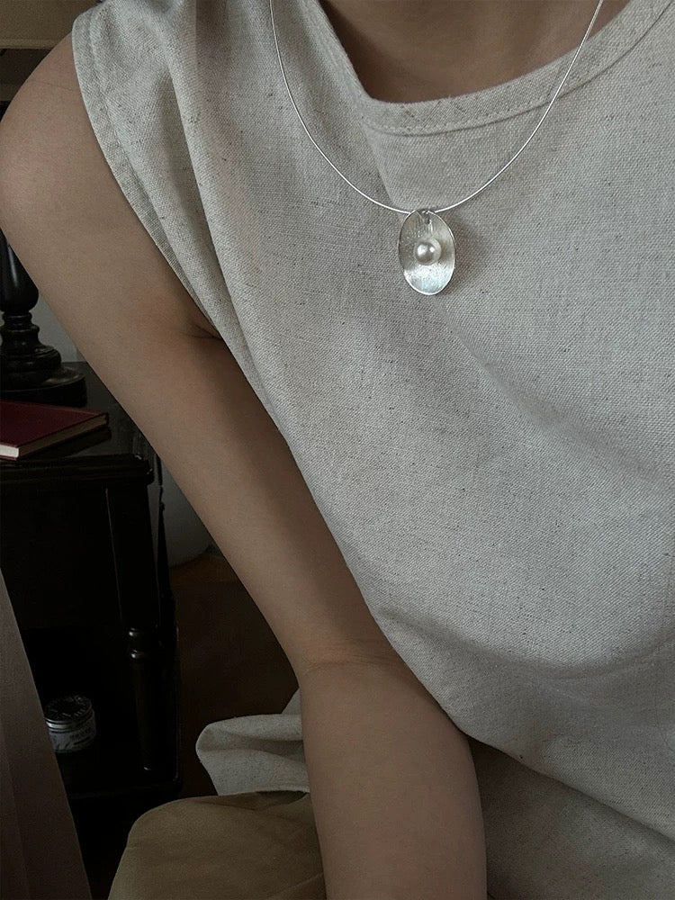 Dew Shell Freshwater Pearl Necklace