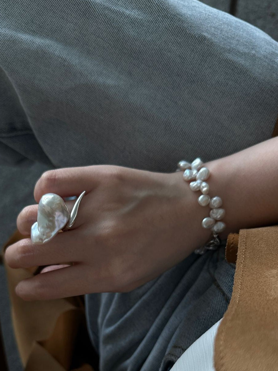 White Trace Sculptural Keshi Pearl Bracelet
