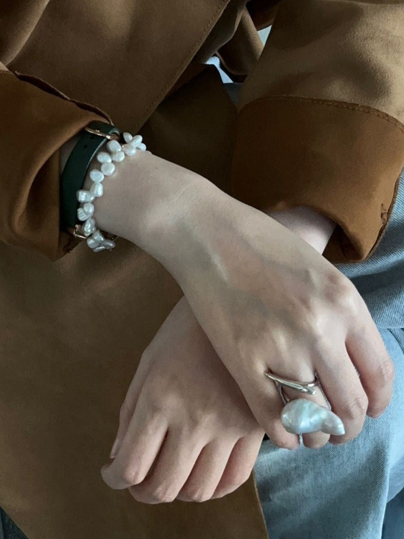 White Trace Sculptural Keshi Pearl Bracelet