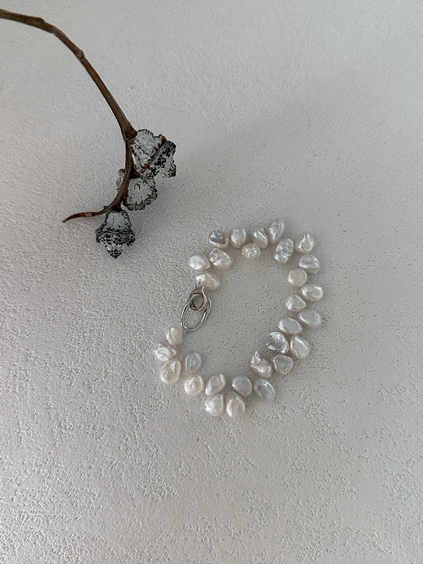 White Trace Sculptural Keshi Pearl Bracelet