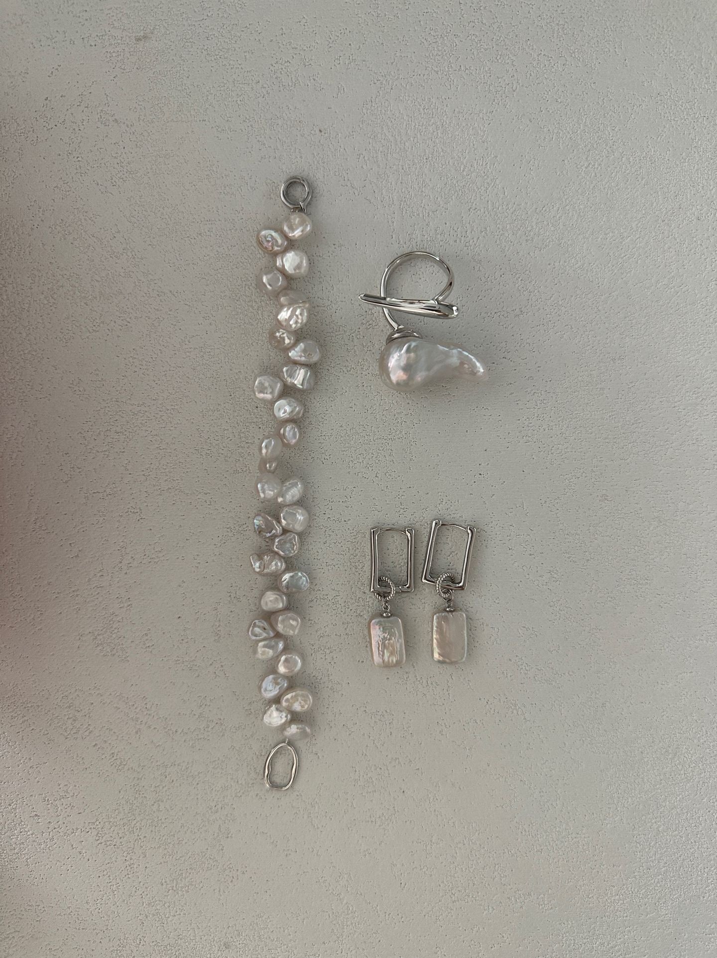 White Trace Sculptural Keshi Pearl Bracelet