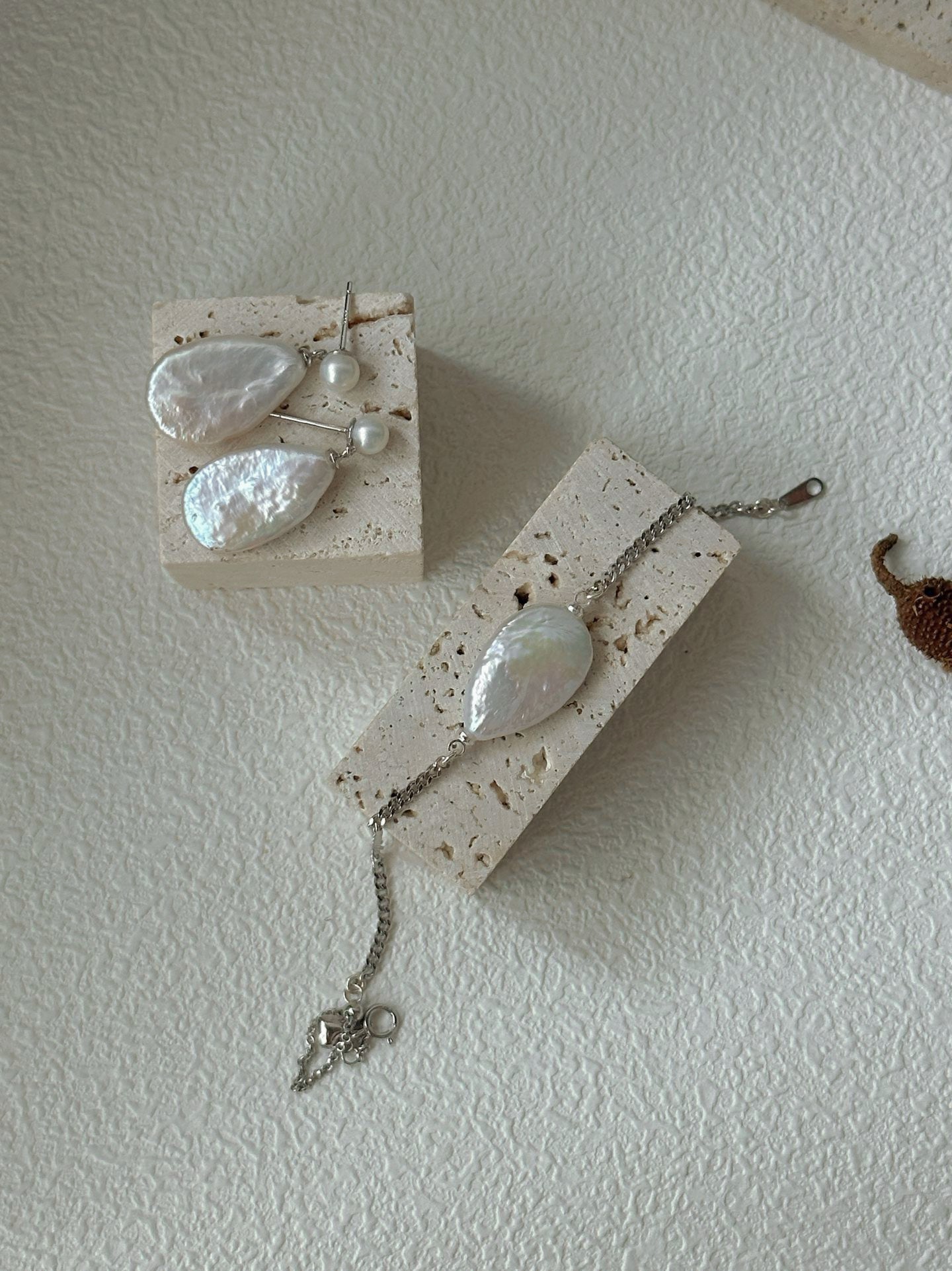 Dewdrop Silhouette Teardrop Baroque Freshwater Pearl Bracelet