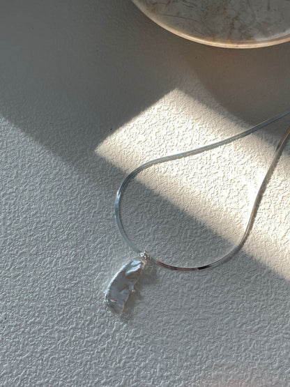 Tide Curve Necklace – Baroque Freshwater Pearl on Serpentine Sterling Silver Chain