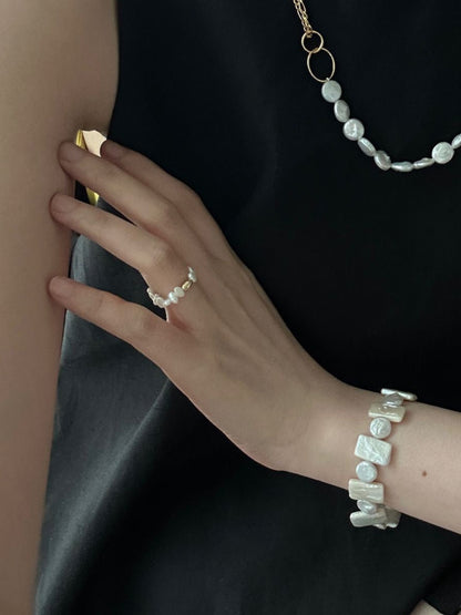 Serein Ring – Adjustable Freshwater Pearl & 14K Gold- Filled Bead Ring | Elastic Fit Minimalist Jewelry
