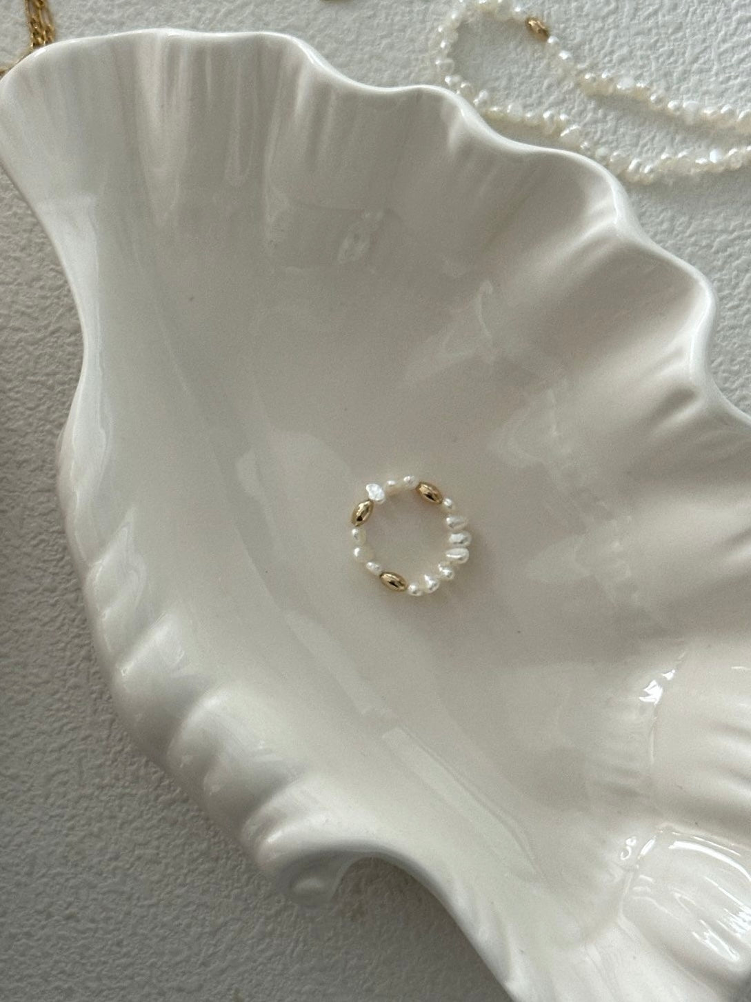 Serein Ring – Adjustable Freshwater Pearl & 14K Gold- Filled Bead Ring | Elastic Fit Minimalist Jewelry