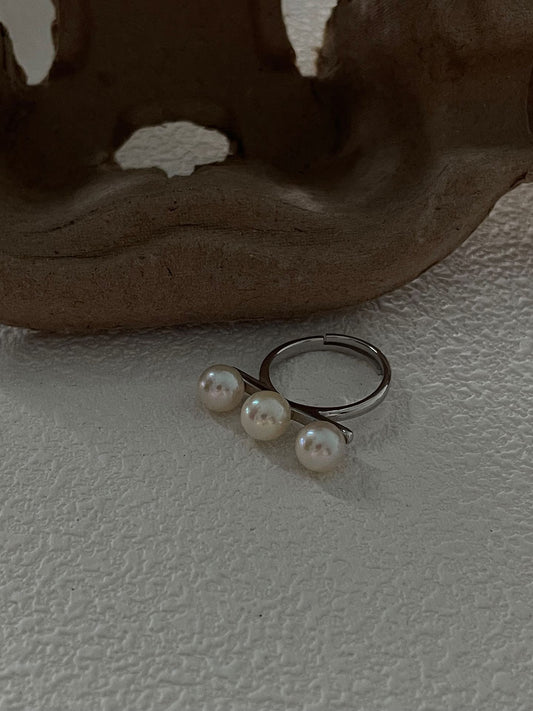 Équilibre Baroque Freshwater Pearl Ring